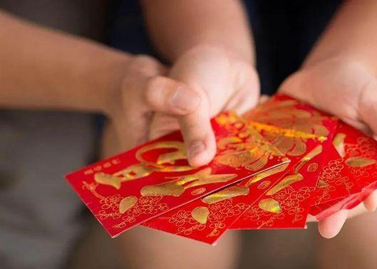 关怀员工父母，为员工父母设置关怀金制度
